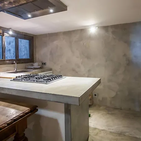 P2amp1057 - Magnific 3br In The Ghotic